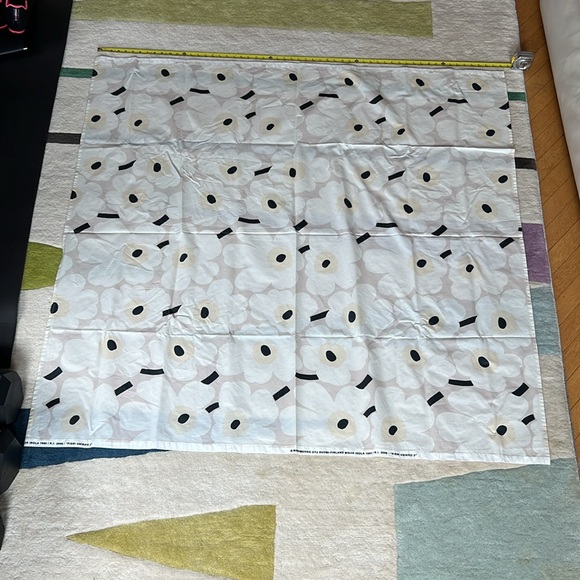 Marimekko Pieni Unikko 2 tablecloth 56” x 54.5” coated cotton hemmed beige cream - Picture 3 of 6